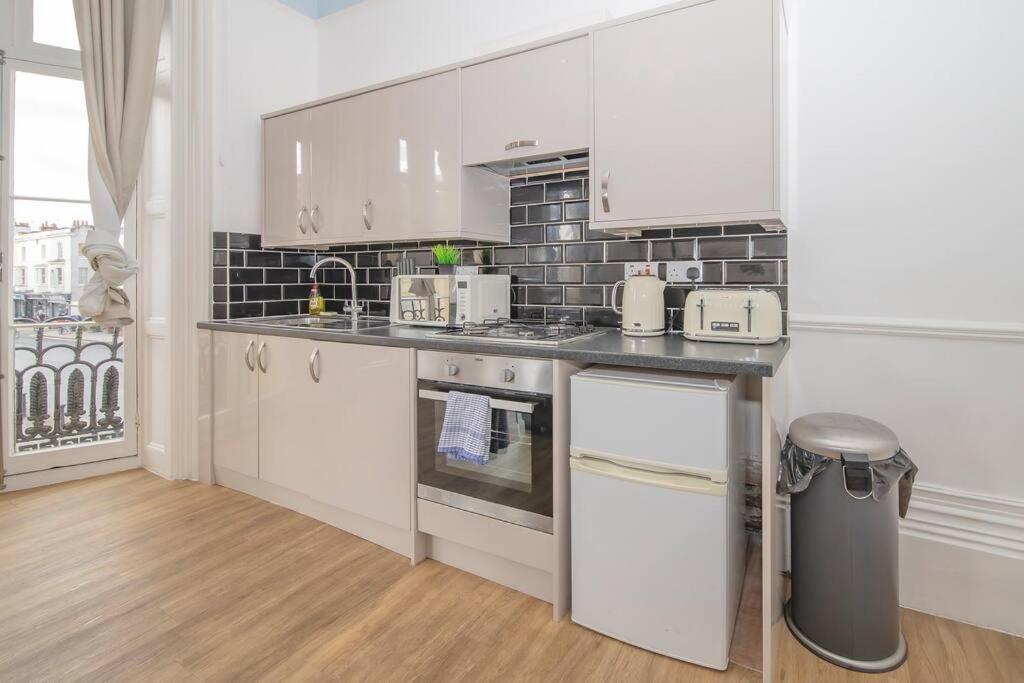 Flash Sales Offer - Any Week Day No Minimum Night Restrictions Central Hove 1 Bedroom Flat Bn38Bru02 Экстерьер фото