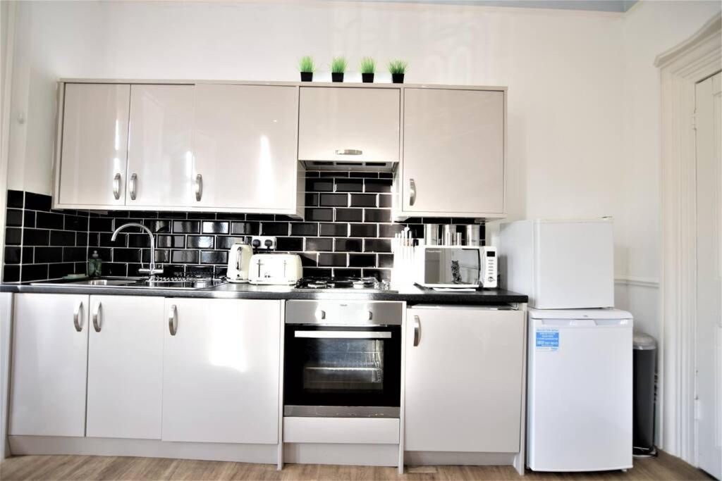 Flash Sales Offer - Any Week Day No Minimum Night Restrictions Central Hove 1 Bedroom Flat Bn38Bru02 Экстерьер фото